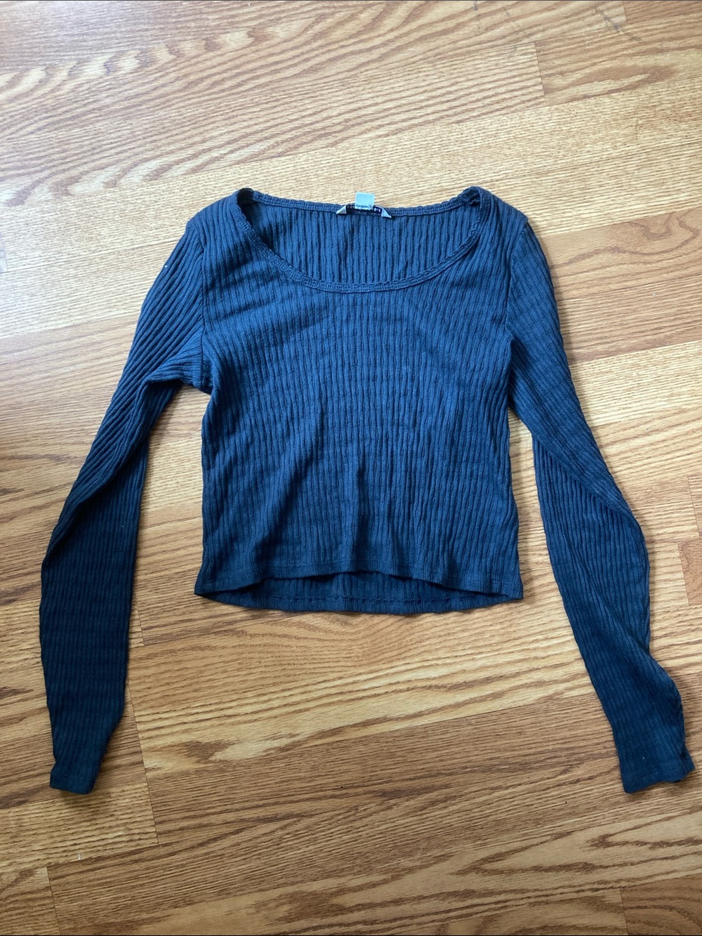 American Eagle Outfitters Black Ribbed Long-Sleeve Crop Top